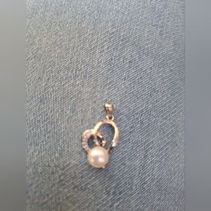 Silver heart pearl necklace